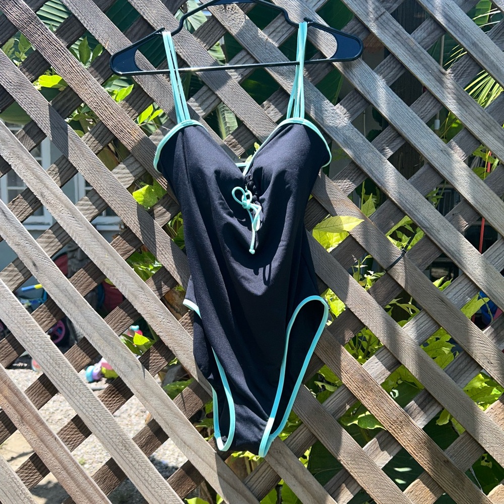 Anne Cole Black Teal High Cut One Piece Swimsuit
$125 Retail Size 12